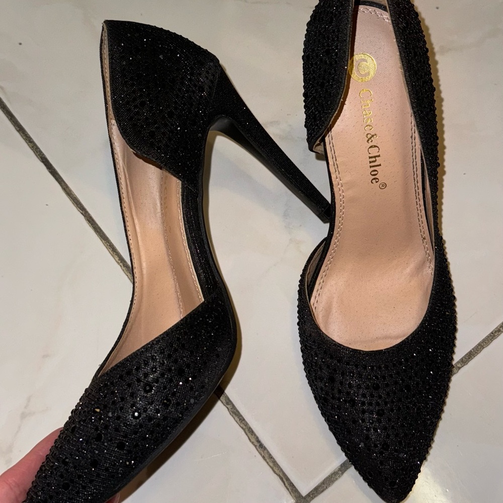 Black pump high heels